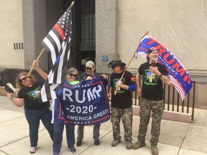 Membros do grupo Guerreiros Patriotas do Sul, em um protesto em Richmond (Virginia).