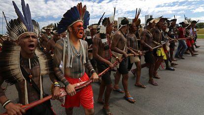 Índios durante protesto em Brasília nesta quinta-feira.