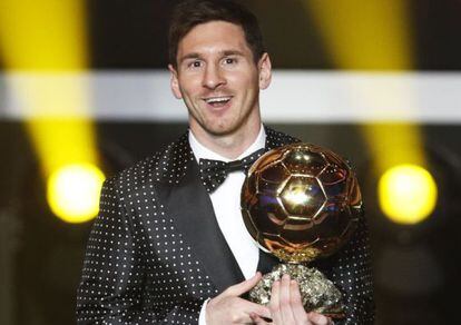 Messi com a Bola de Ouro em 2012.