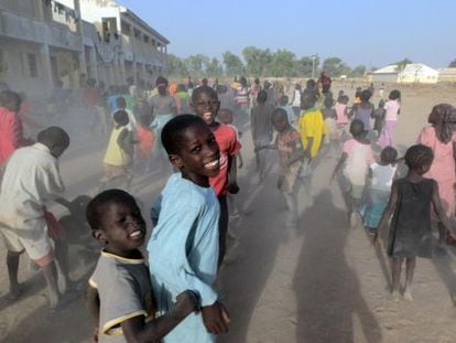 Crianças brincam em campo de refugiados no Estado nigeriano de Adamawa, em 15 de janeiro.