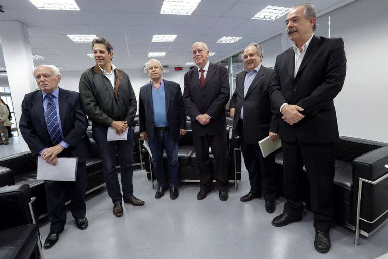 Os ex-ministros da Educação José Goldemberg (1991-1992), Fernando Haddad (2005-2012), Renato Janine (2015), Murilio Hingel (1992-1995), Cristovam Buarque (2003-2004) e Aloizio Mercadante (2015-2016).
