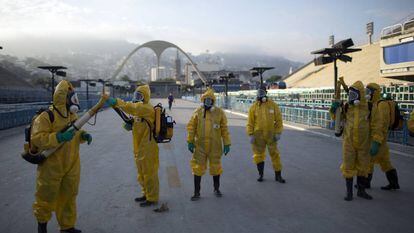 Fumigação para combater o Zika vírus no Sambódromo do Rio de Janeiro.