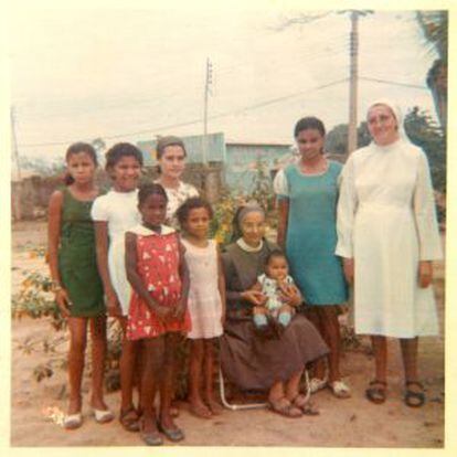 Marina Silva (a segunda, da direita para a esquerda) em 1975.