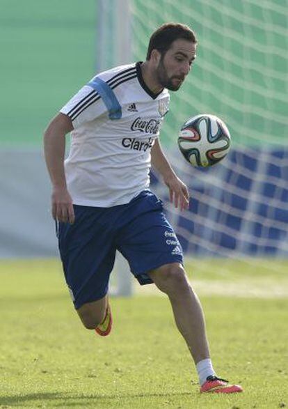 Higuaín, em um treinamento com a seleção argentina.