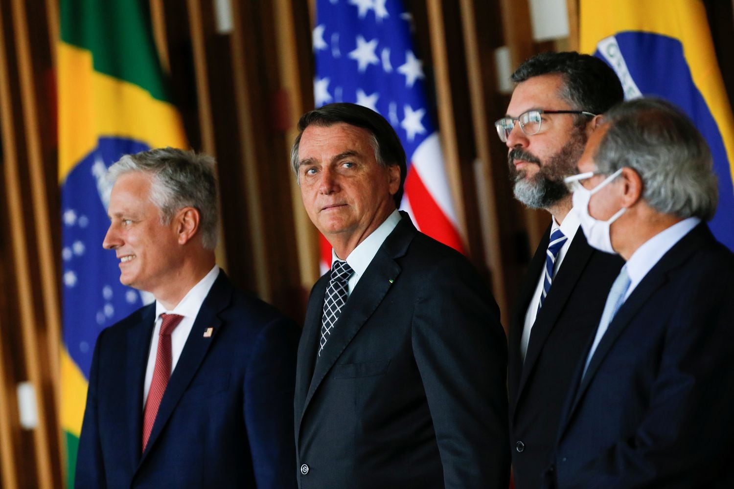 Robert O'Brien, embaixador dos EUA, ao lado de Jair Bolsonaro, Ernesto Araújo e Paulo Guedes no dia 20 de outubro, no Itamaraty.