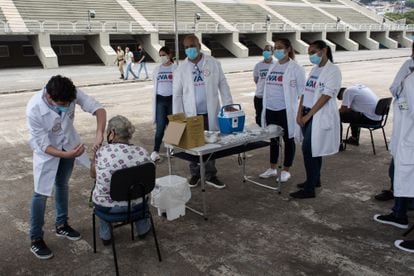 Vacinação contra o coronavírus no sambódromo da Sapucaí no último sábado. 