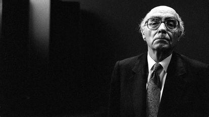 O escritor José Saramago, em fevereiro de 1998, em Barcelona.