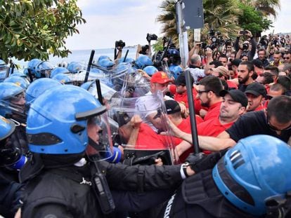 Polícia italiana entra em confronto com manifestantes contrários à cúpula do G-7.