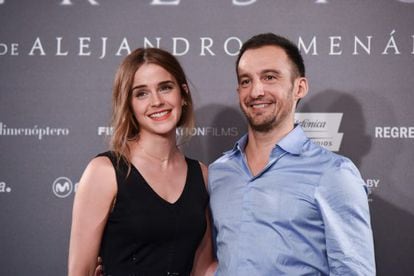 Emma Watson e Alejandro Amenábar na apresentação do novo filme do diretor espanhol, ‘Regression’, no festival de San Sebastián.