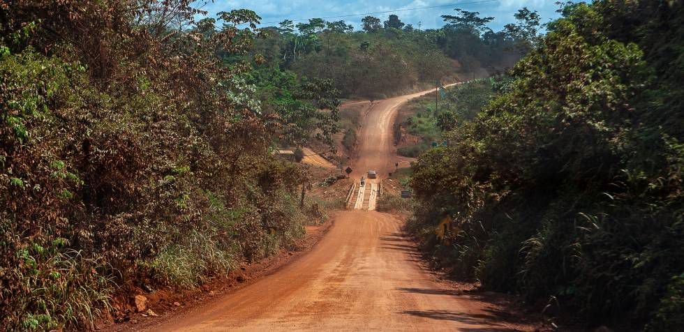 Trecho da rodovia Transamazônia, entre os municípios de Medicilândia e Uruará.
