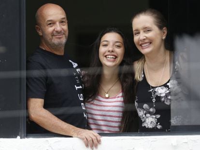 Simonovis, junto a sua mulher e sua filha, depois de sair de prisão