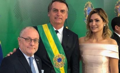 O presidente do Brasil, Jair Bolsonaro, e a primeira-dama, Michelle Bolsonaro, junto ao chanceler argentino, Jorge Faurie, na terça-feira em Brasília.