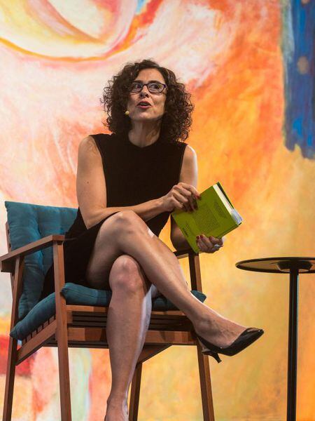 Alexandra Lucas Coelho em Paraty.