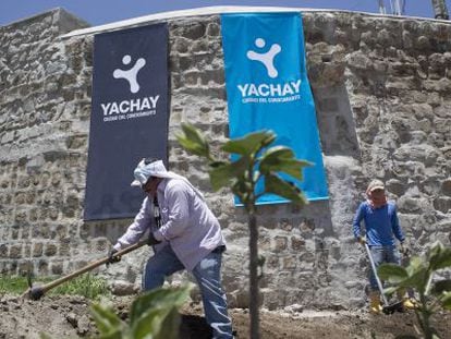Operários continuam trabalhando na construção de Yacha.