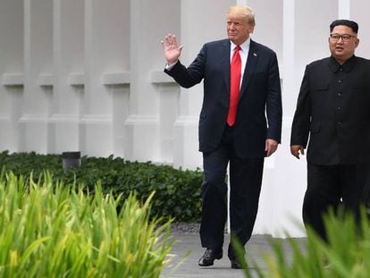 Foto de arquivo da primeira reunião em Singapura em junho de 2018 entre Kim Jong-un e Donald Trump.