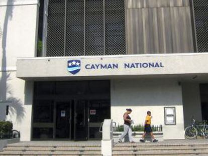 Fachada do banco nacional das Ilhas Caim?n, en George Town.