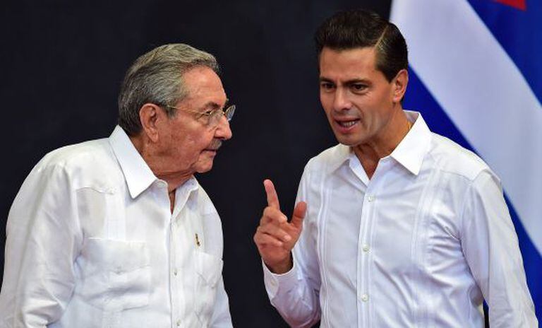 Peña Nieto recebe Raúl Castro em Mérida.