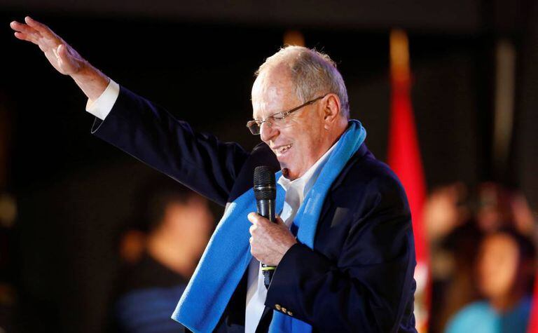 Kuczynski em um comício em Lima.