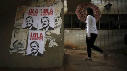 Cartazes em defesa de Lula, em Bras&iacute;lia.