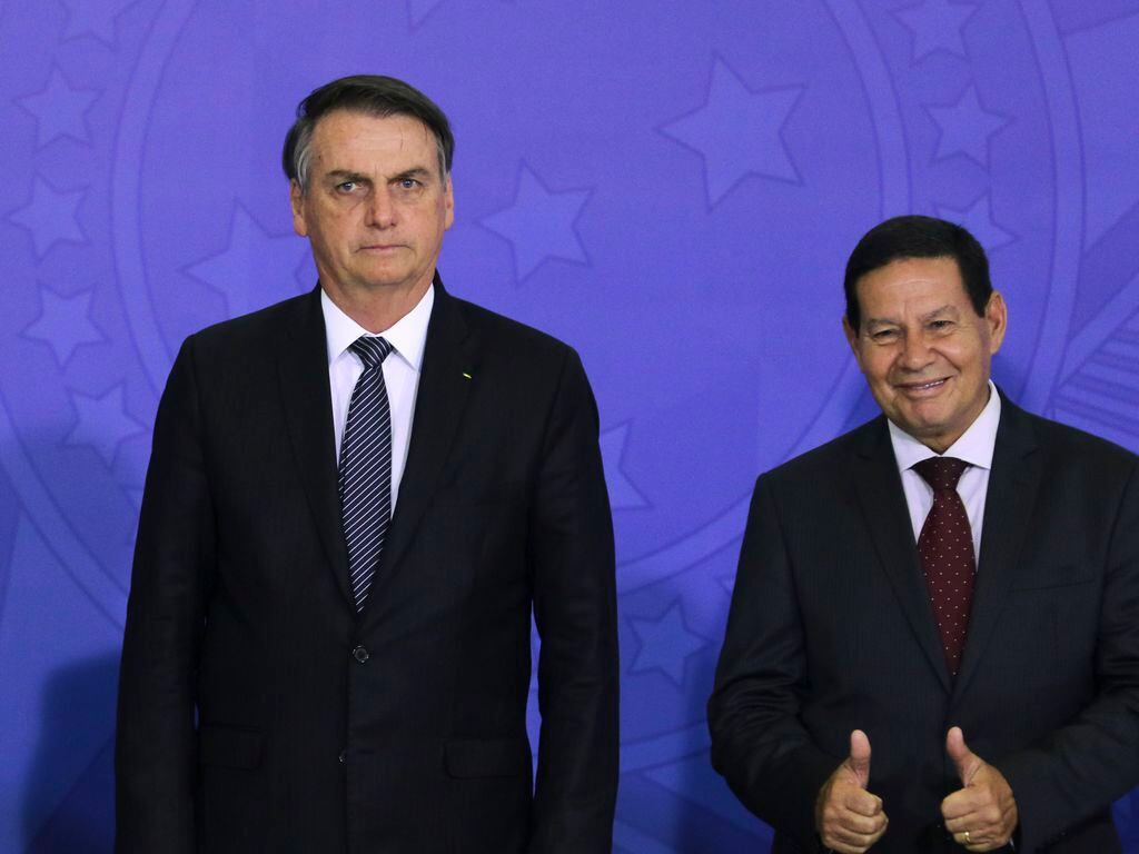 Mourão antagoniza com Bolsonaro e expõe as contradições do Governo.
