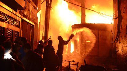 Incêndio na capital de Bangladesh deixa ao menos 70 mortos