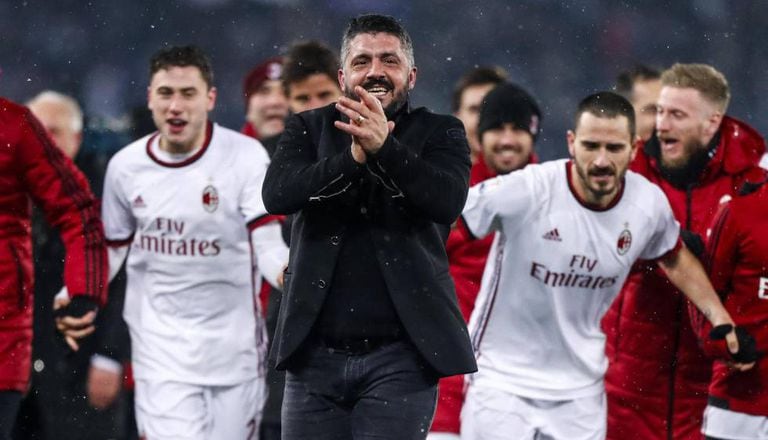 Gattuso celebra após o Milan bater a Lazio na Copa da Itália.