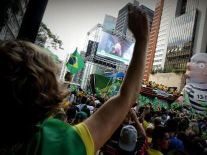  Nós somos o Brasil de verdade , diz candidato de extrema direita a uma semana do segundo turno. Seus eleitores deram demonstração de força nas ruas em dezenas de cidades