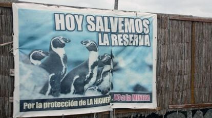Cartaz contra a mina Dominga na localidade de Punta de Choros