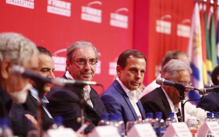 Eduardo Cunha (centro) compõem mesa em evento do Lide, na Bahia.