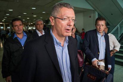 Alberto Ruiz-Gallardón em sua chegada ao Aeroporto de Caracas.
