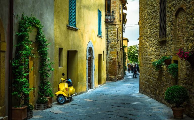 Uma rua da vila de Pienza, na Toscana (Itália).