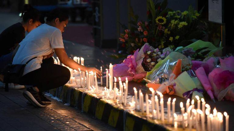 Homenagem às vítimas do ataque no complexo de lazer em Manila.