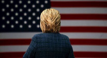 A candidata democrata Hillary Clinton em uma escola em Concord, no sábado.