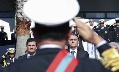 Jair Bolsonaro, ao lado de Sergio Moro, num ato realizado em 11 de junho em Brasília.