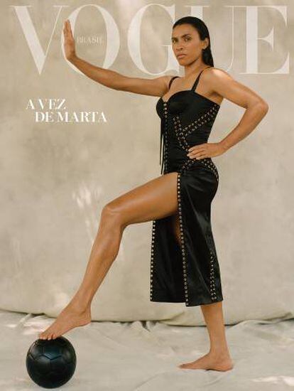 Marta é capa da revista Vogue Brasil de julho.