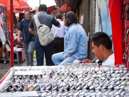 Barraca de óculos em uma rua da cidade de México.