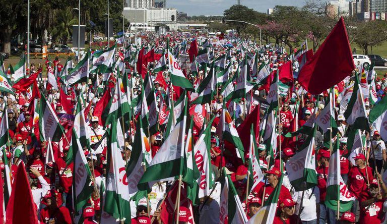 Manifestantes em protesto de 15 de março, em Brasília.