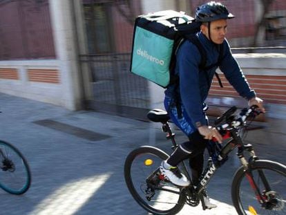 Entregadores de comida de bicicleta em Madri