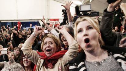 Simpatizantes do Syriza comemoram o resultado em Atenas.