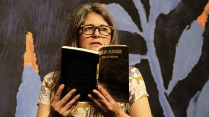 Escritora argentina durante debate na Flip