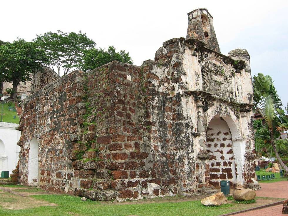 Ruínas do forte português A Famosa, em Malaca, Malásia.