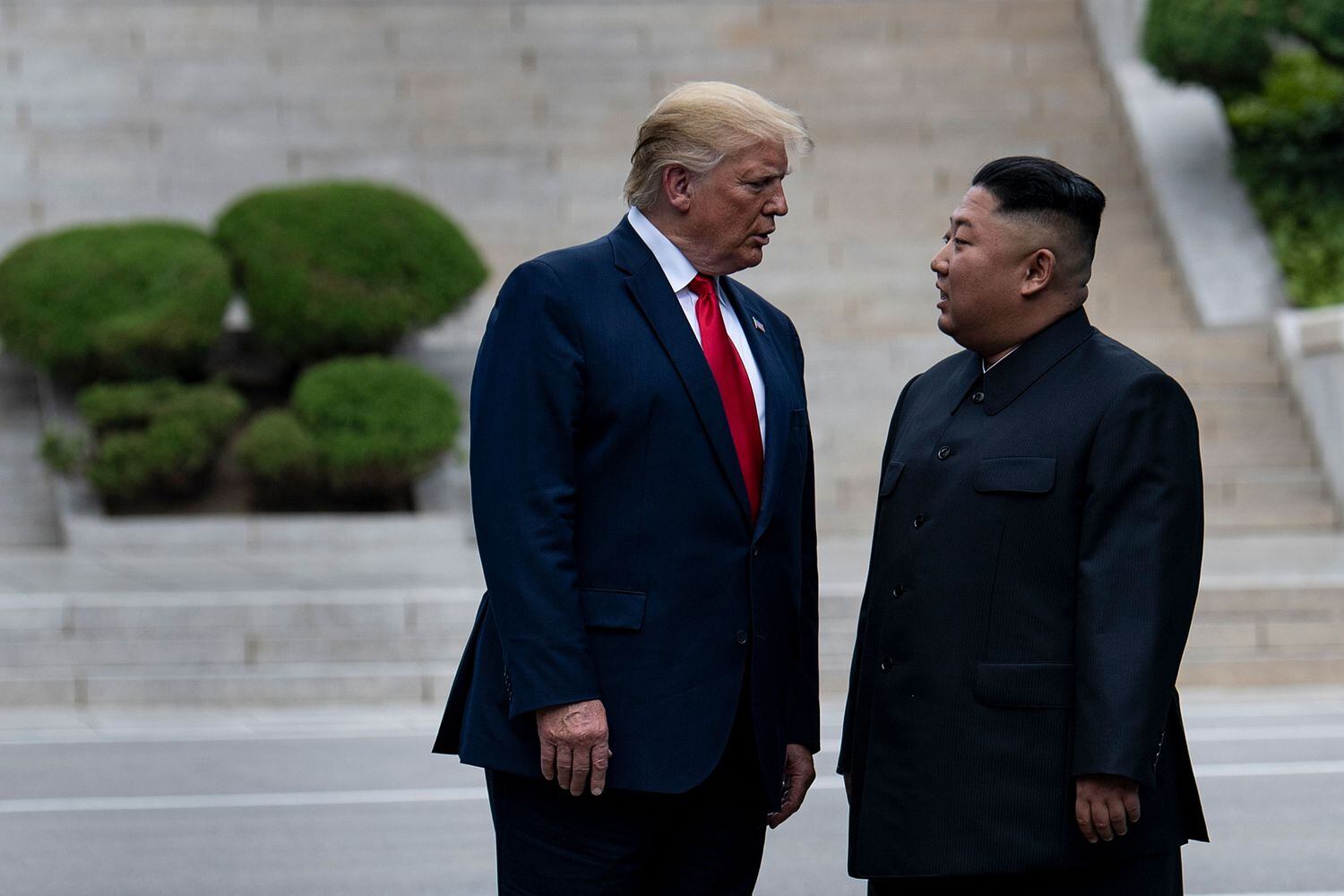 Kim Jong-un é um clone? De acordo com a teoria Qanon, sim.