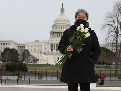 Azhenedt Sanabria lleva flores al Capitolio en Estados Unidos
