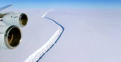 A fenda na barreira de gelo Larsen C cresceu significativamente ao longo das últimas semanas.