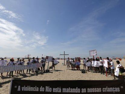 Protesto da ONG Rio da Paz em Copacabana. 