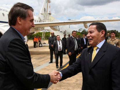 Bolsonaro e seu vice, Hamilton Mourão, em Brasília, no dia 13 de fevereiro