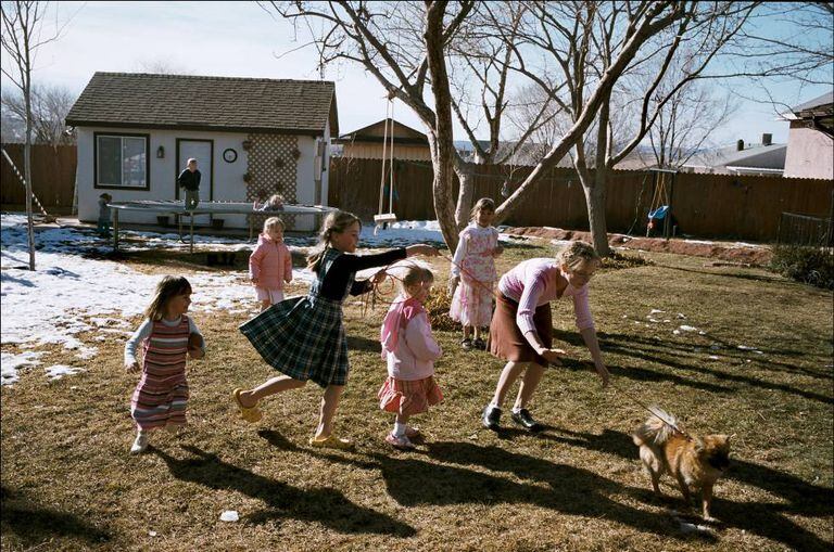 Uma das famílias polígamas da comunidade religiosa de Hildale. A foto foi tirada em 2008.