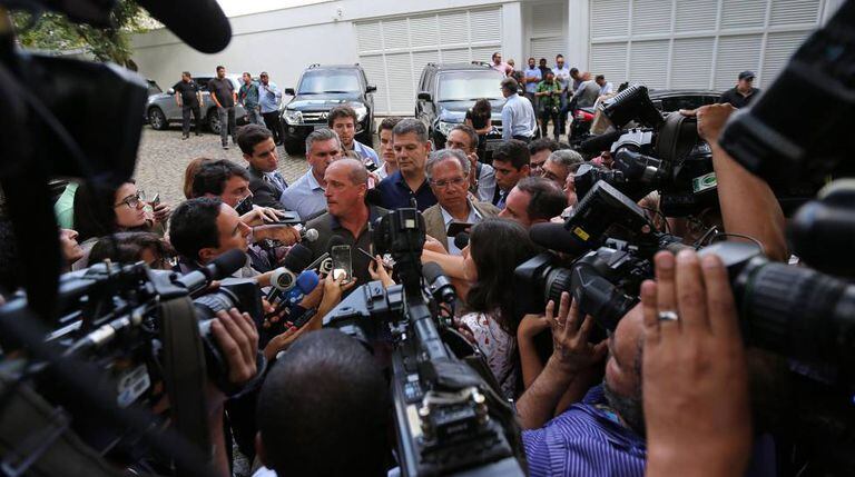 Membros da equipe de Bolsonaro concedem entrevista coletiva no RJ nesta terça-feira, 30