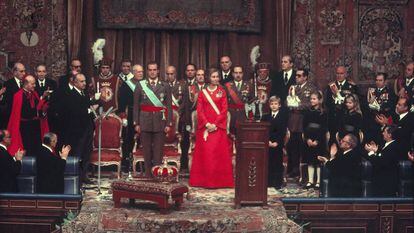 Coroação dos Reis nas Cortes franquistas, em 22 de novembro de 1975.