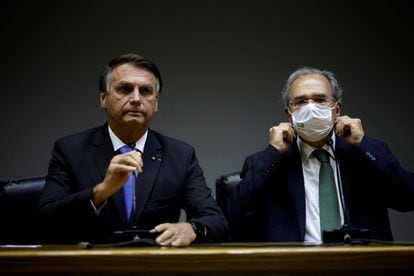 Jair Bolsonaro e Paulo Guedes durante entrevista coletiva no dia 22 de outubro sobre o teto de gastos.